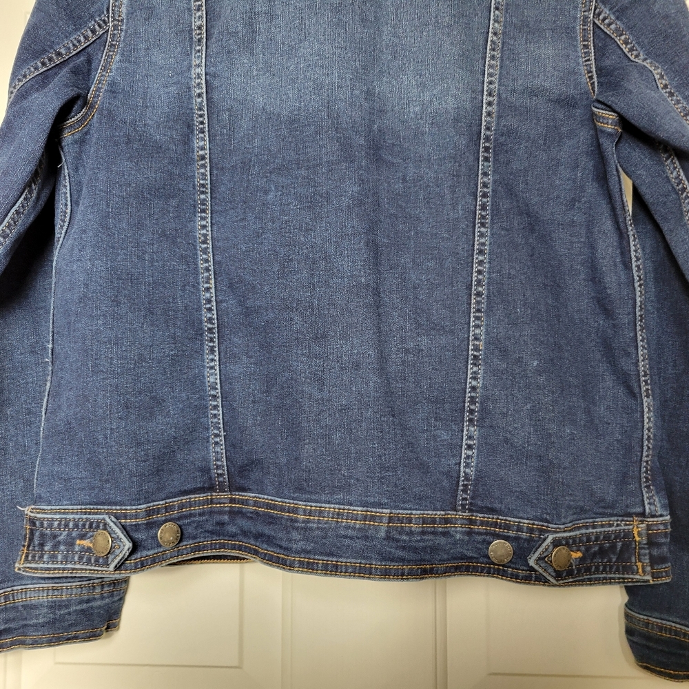 Well Worn Women's Medium Denim Jean Jacket - Picture 7 of 10